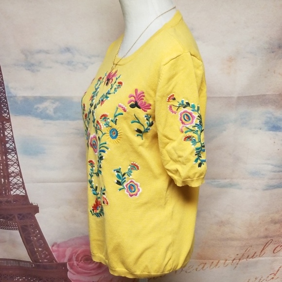 ⭐️ Chelsea & Theodore embroidered top - Picture 5 of 7